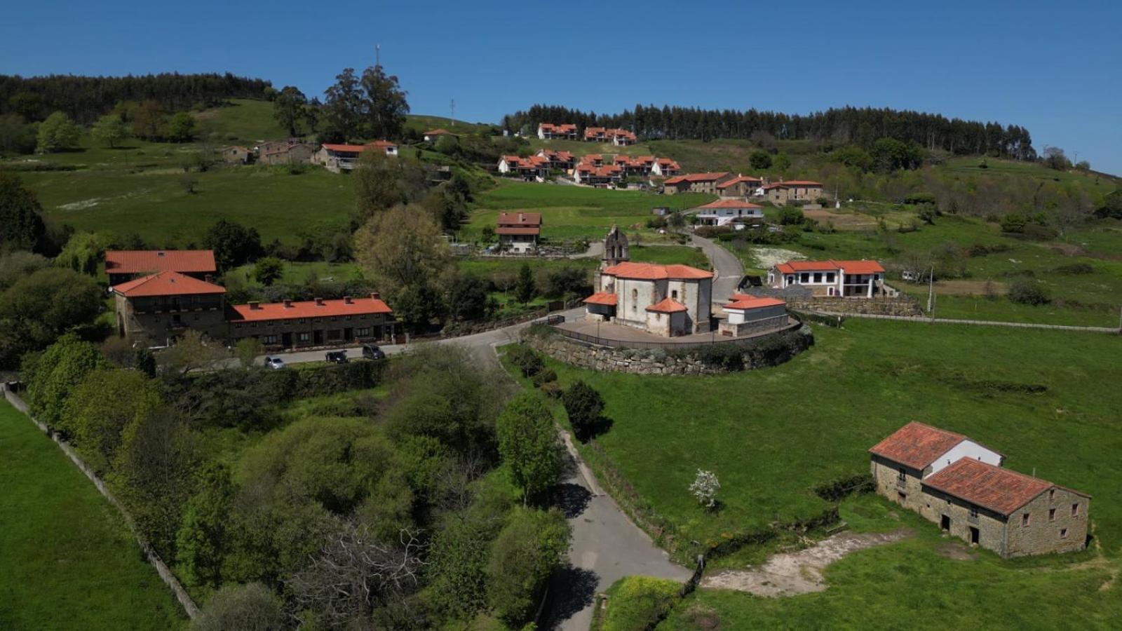 Fuente De Gueelo Guest House San Bartolome de Meruelo Exterior photo